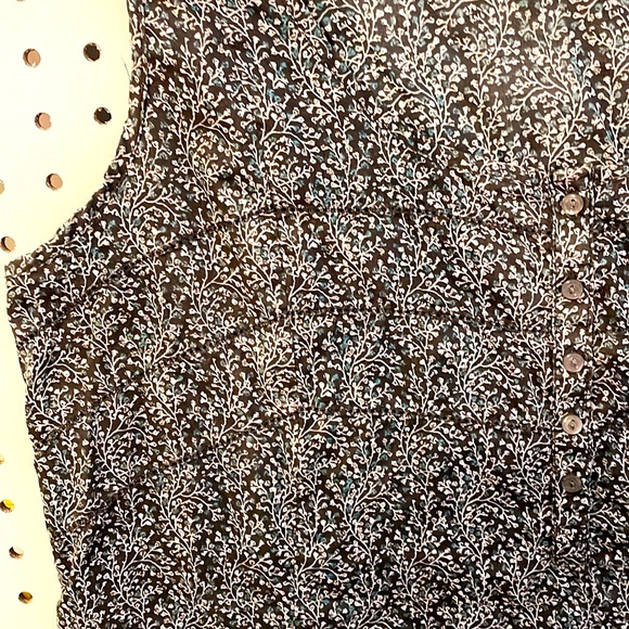 Eddie Bauer Women’s Tiny Floral Tank Top with Button Opening Front Charcoal Teal - Picture 3 of 9